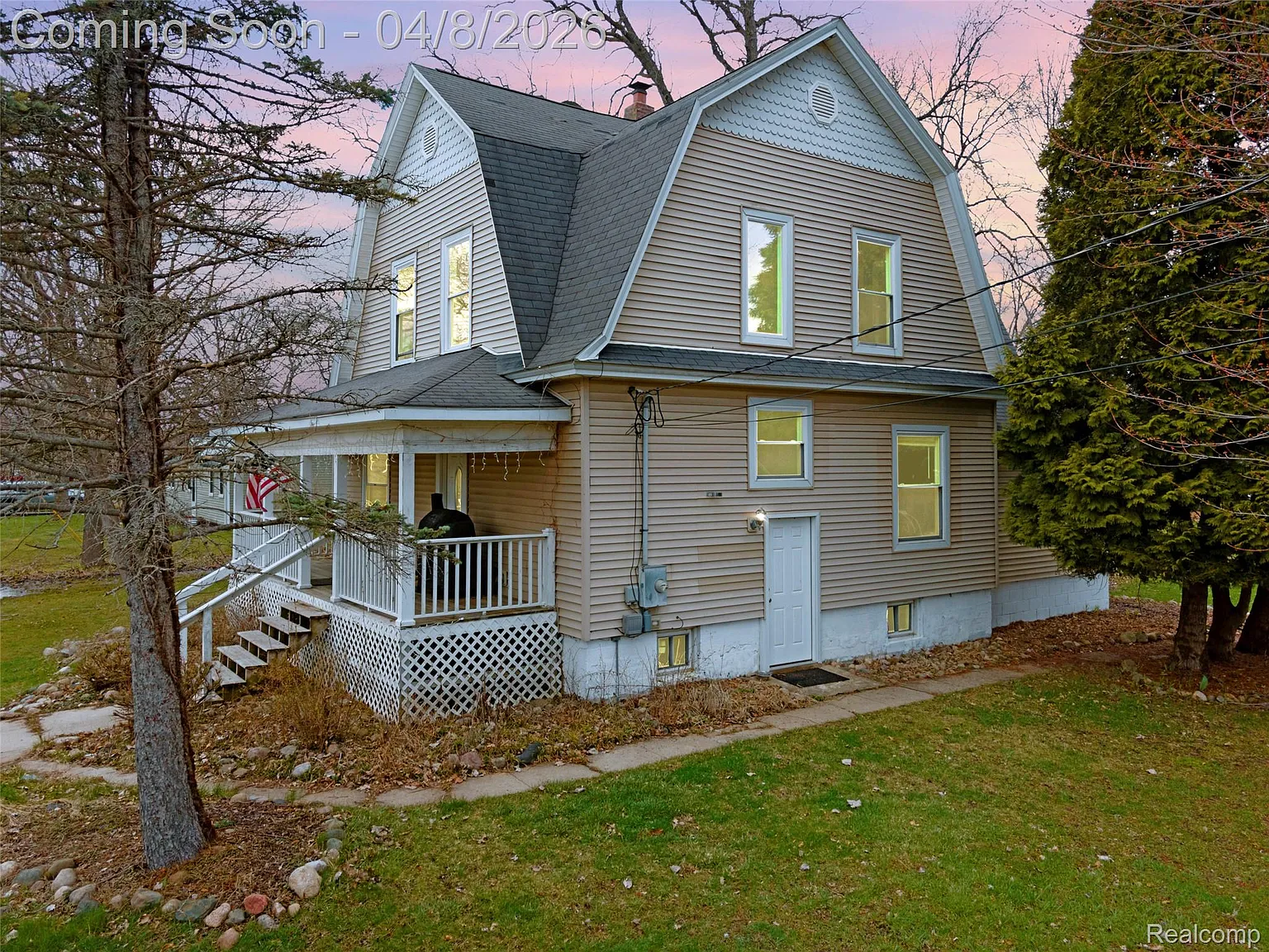1225 E King St photo 1