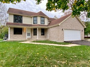 612 Pinehurst Dr, North Aurora, IL 60542