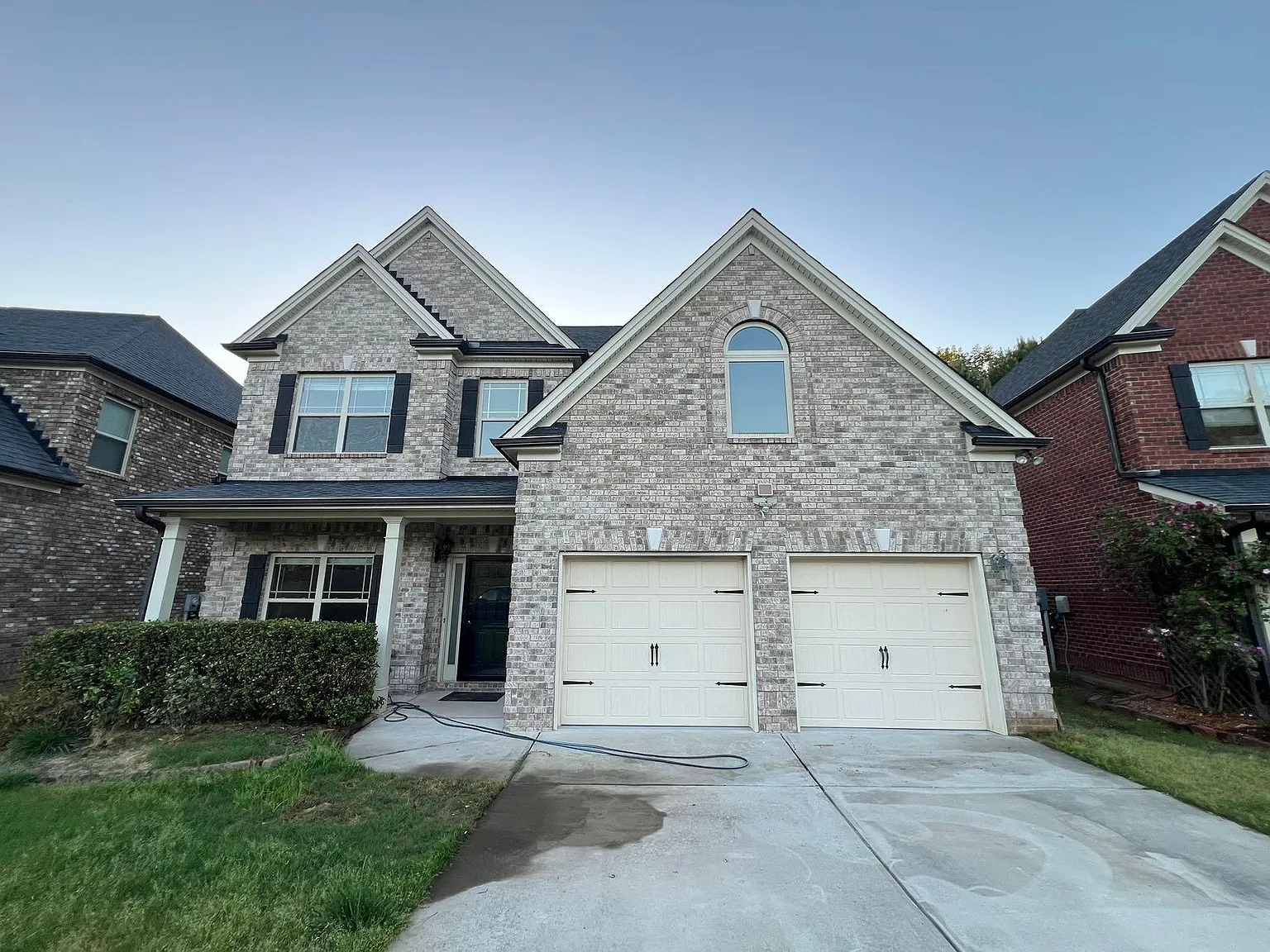5 bed, 2800 sqft, $2,600 — Photo 2