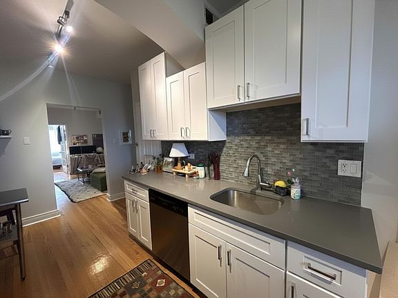 5th image of 2125 N Richmond St #3