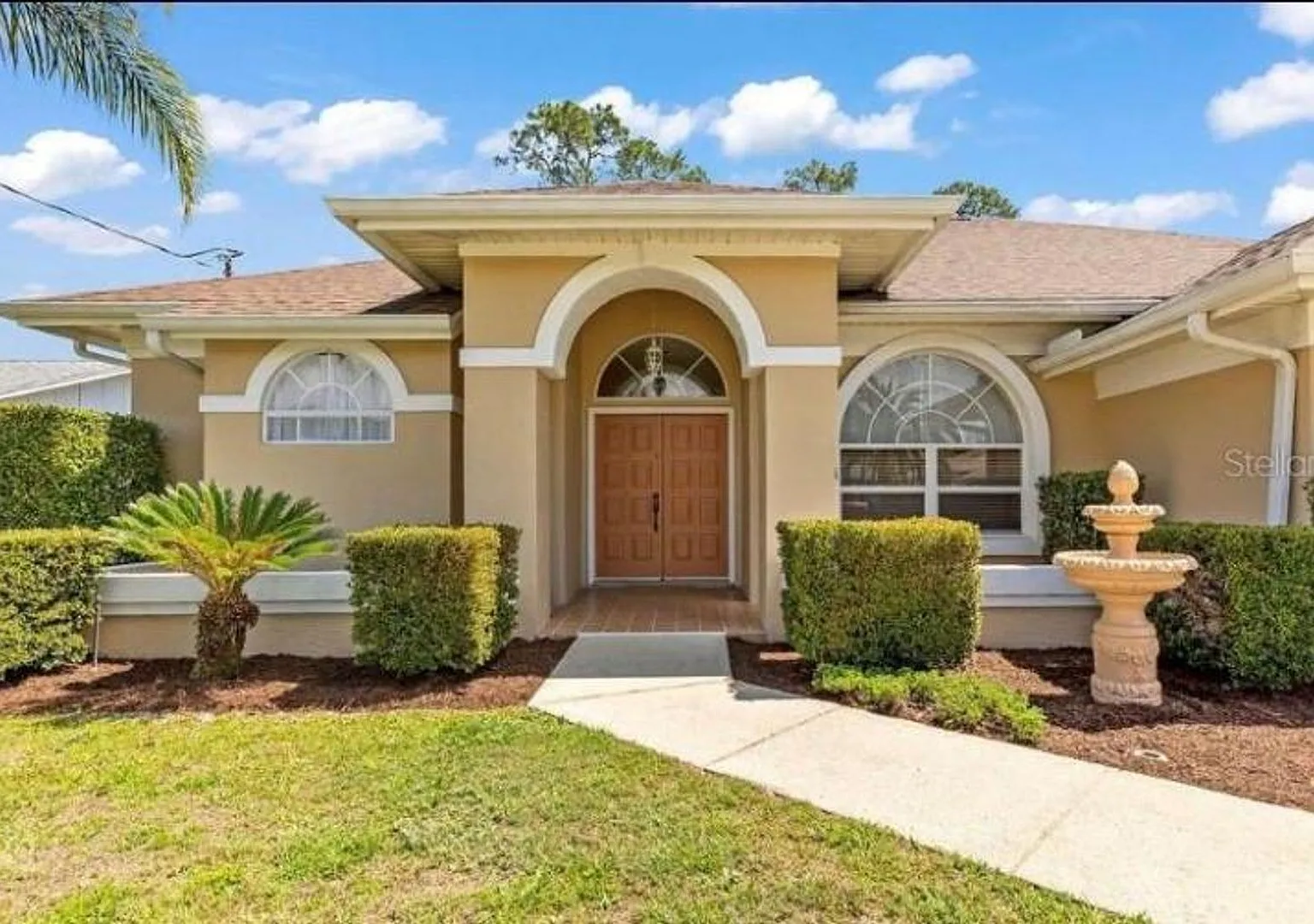 Welcome to one of Palm Coast most beautiful POOL Homes — Photo 1