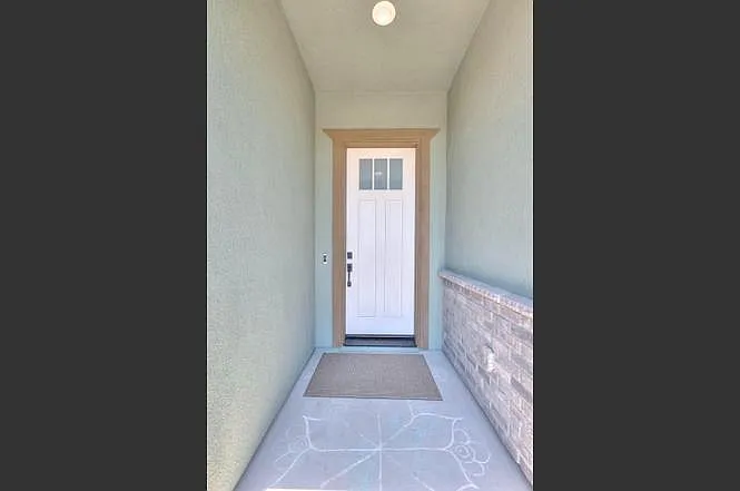 2995 Middlebury Dr — Photo 1