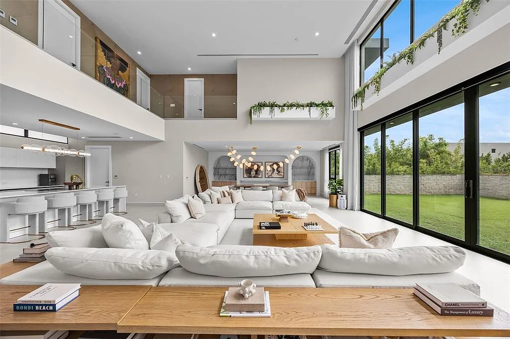 6 bed, 6.5 bath, 6986 sqft, $25,000 — Photo 4