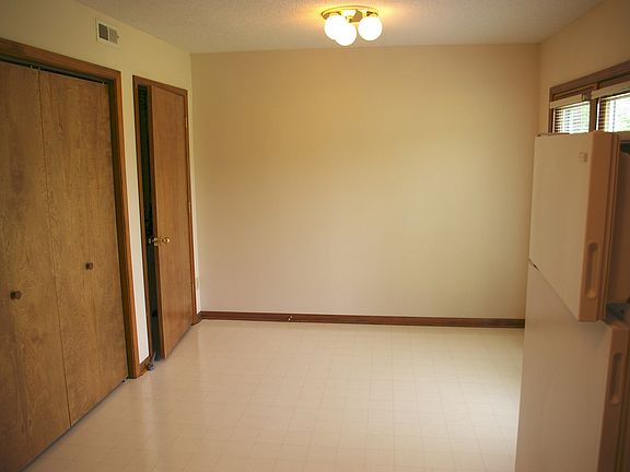 eat-in area of kitchen