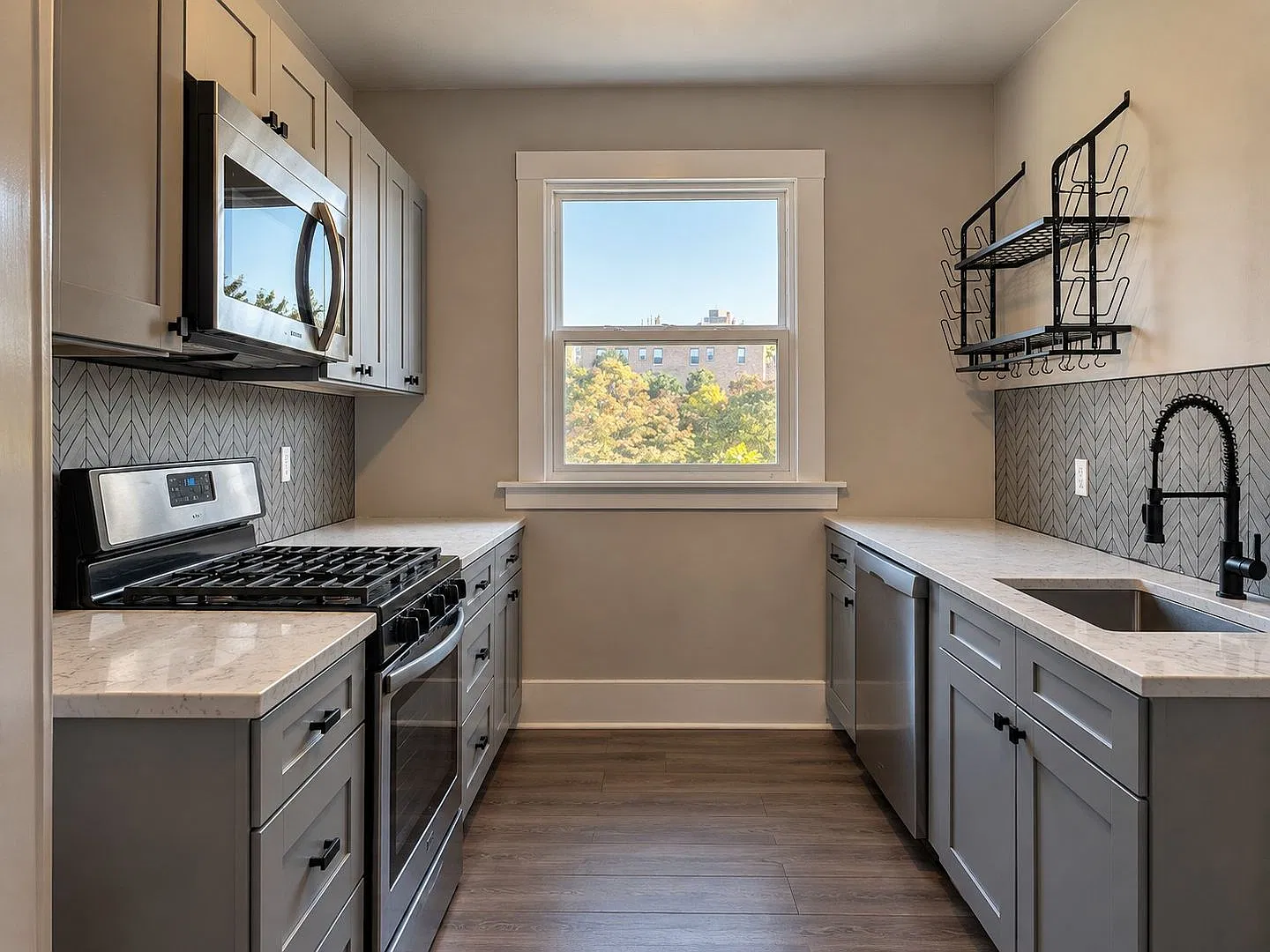 1501 Glynn Ct — Photo 3