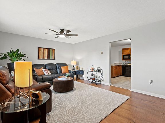 4th image of 1039 Iroquois Dr