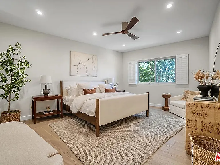 166 S Hayworth Ave #201 — Photo 3