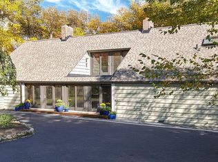 35 Mitchell Ln, Moreland Hills, OH 44022