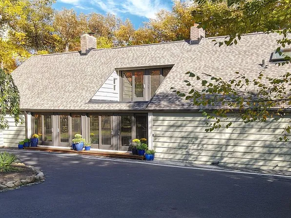 35 Mitchell Ln, Moreland Hills, OH 44022