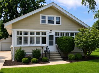 1016 Prairie St, Aurora, IL 60506