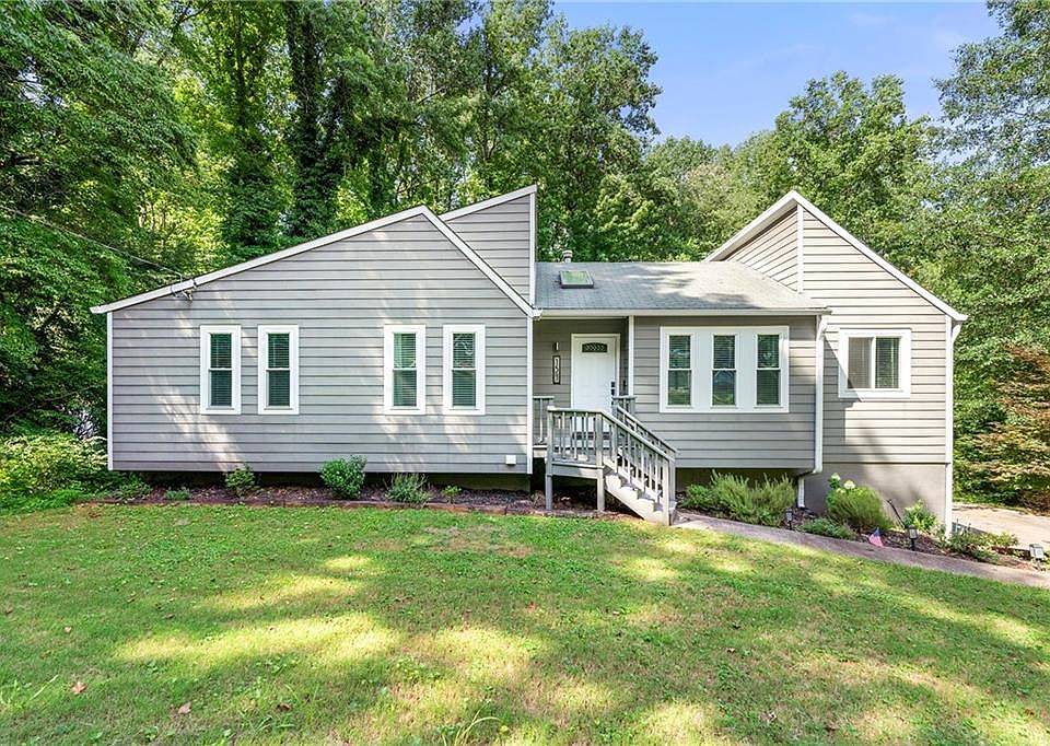1st image of 139 Bramble Oak Dr
