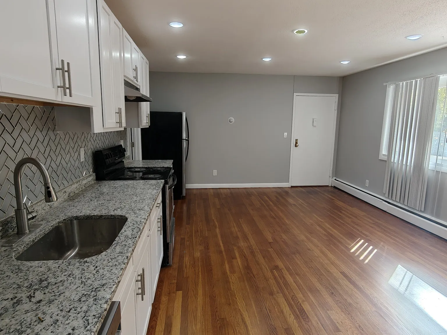 2 bed, 875 sqft, $1,825 — Photo 4