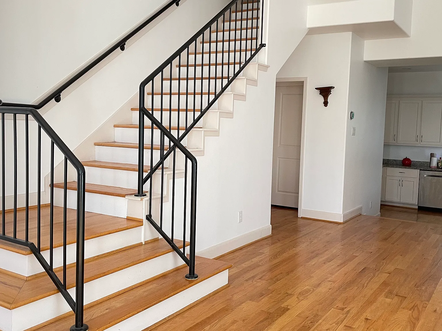 5016 Lillian St — Photo 3
