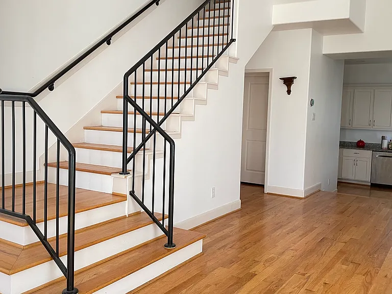 5016 Lillian St — Photo 3