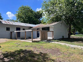 1st image of 420B Willow Ave