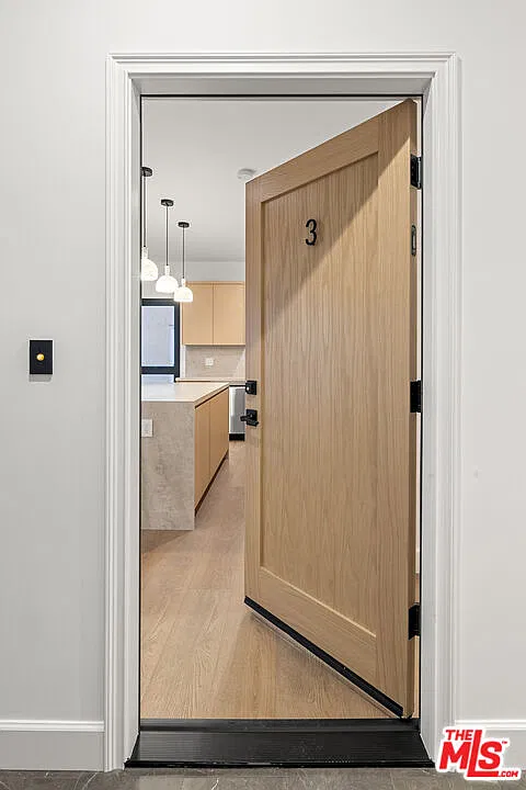 1 bed, 1.0 bath, 750 sqft, $3,995 — Photo 2