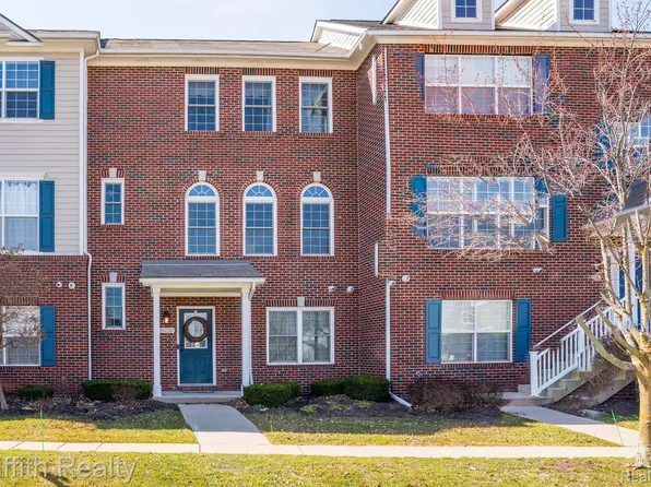 1626 Town Commons Dr, Howell, MI 48855