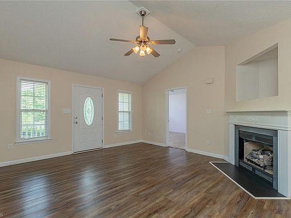 5th image of 676 Old Castle Dr