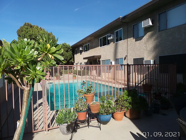 13751 Oxnard St #106 — Photo 23