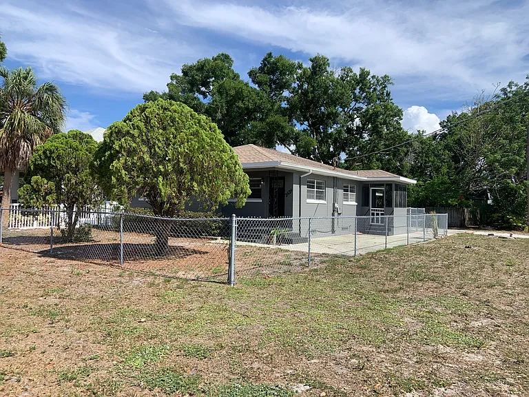 2424 W Cass St — Photo 1