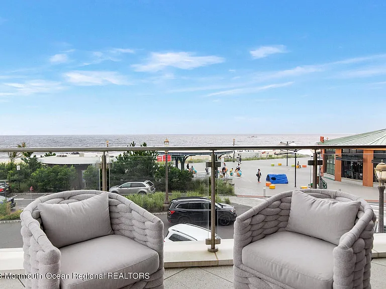 20 Melrose Ter #206 — Photo 11