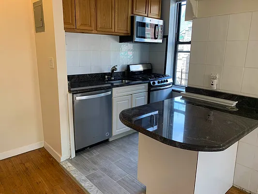 Rented by Limestone Realty Bklyn, LLC | media 28