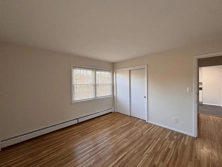 249 N Middletown Rd — Photo 2