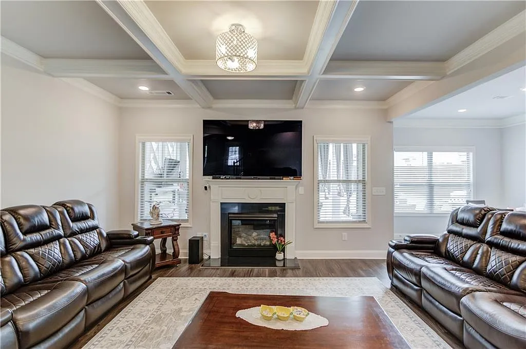 5 bed, 4.0 bath, 2850 sqft, $3,500 — Photo 4