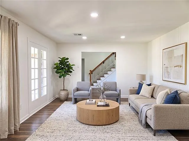 5 bed, 3.0 bath, 3271 sqft, $3,200 — Photo 3