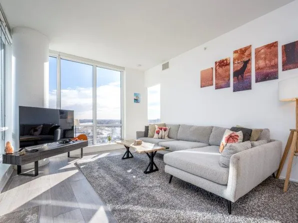 615 6th Ave SE #710, Calgary, AB T2G 1S2