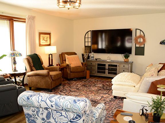3rd image of 2103 Maple Ave