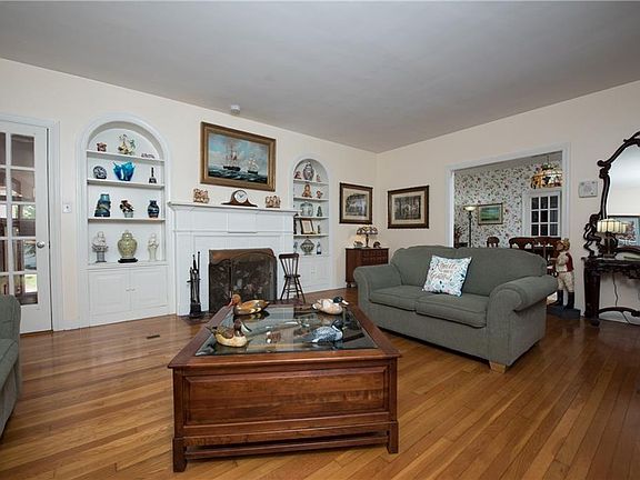 5th image of 306 22nd Ave NE