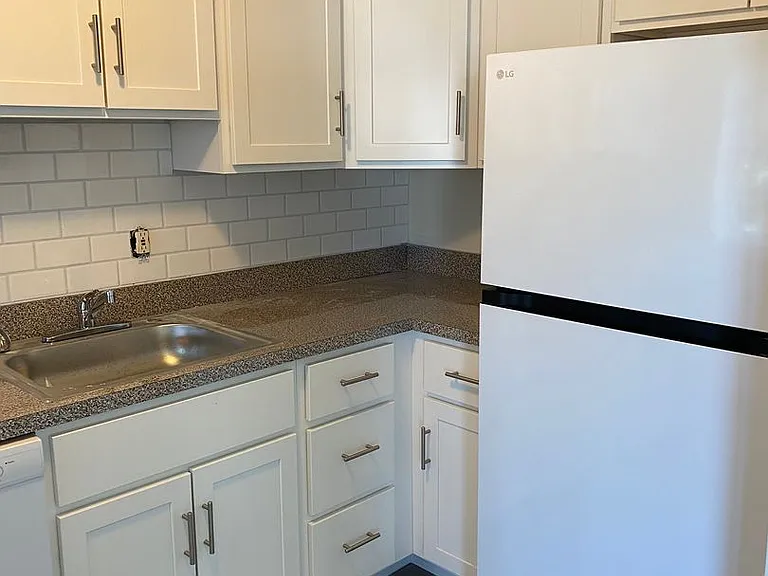 Valley Green Apartments — Photo 30
