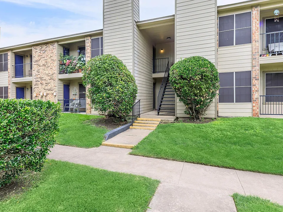 Riverwood Apartments