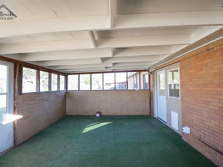 1020 W Cornelia Ave — Photo 39