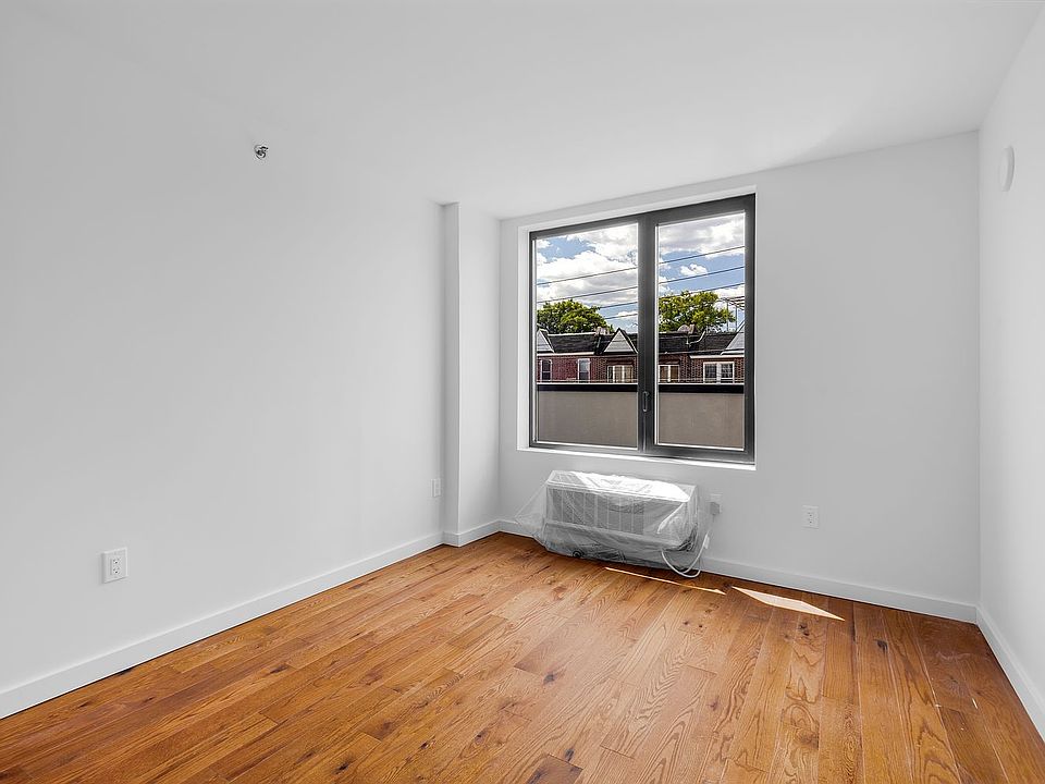 2nd image of 83-15 Parsons Blvd #2J