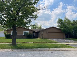 918 Notre Dame Dr, Matteson, IL 60443