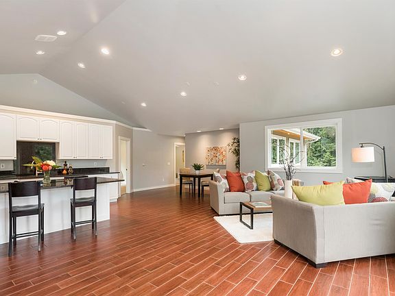 3rd image of 4751 SE Black Swan Ln