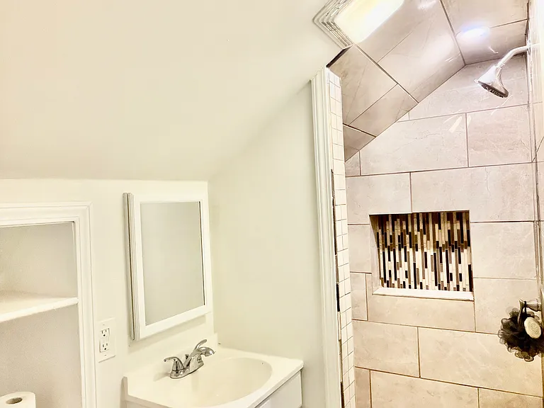 1713 E 46th Ave — Photo 13
