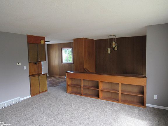 3rd image of 610 Walnut St