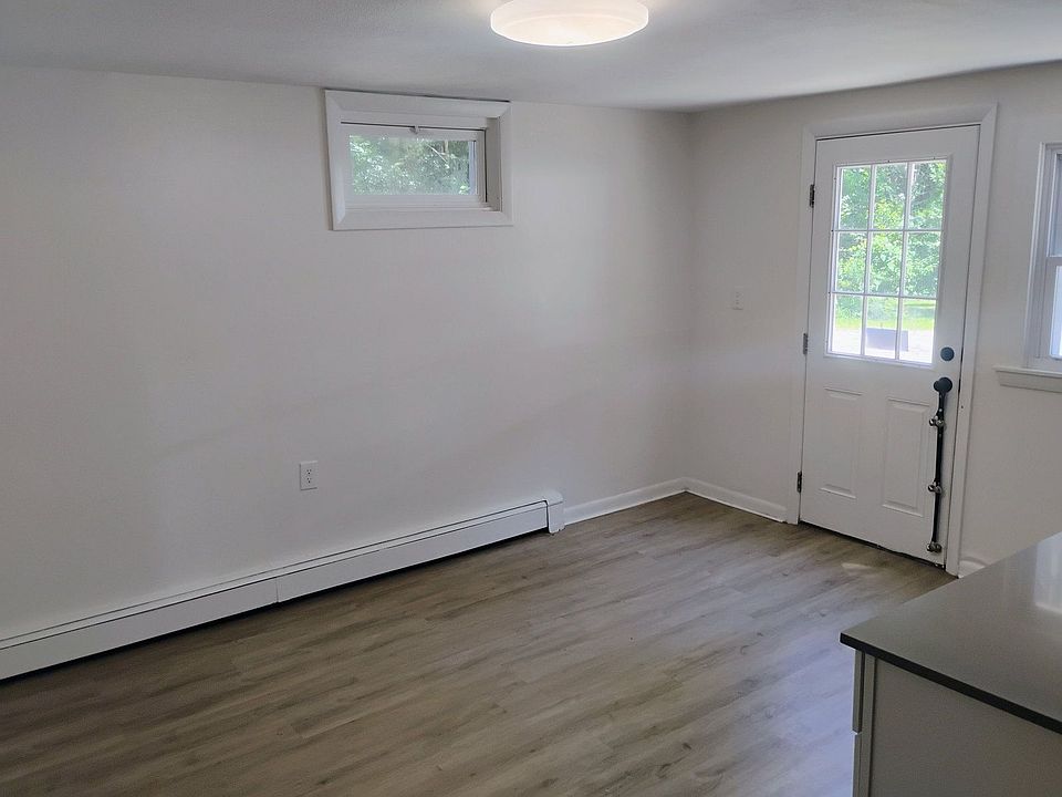 2nd image of 38 Mast Rd #4