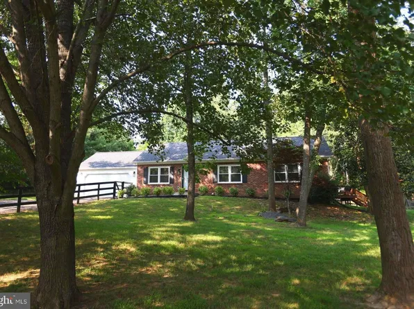 35600 Sassafras Dr, Round Hill, VA 20141