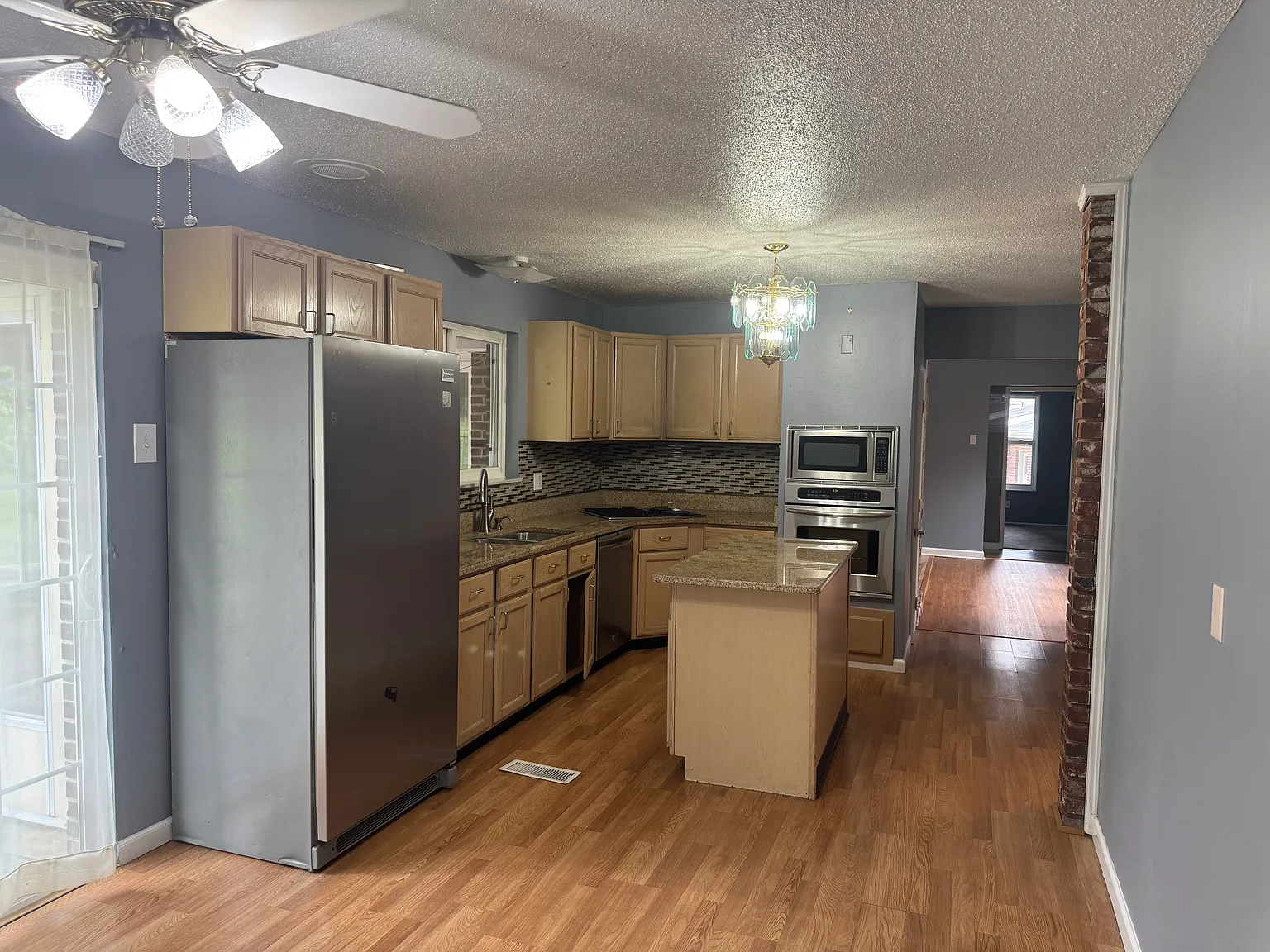 514 Lalor Dr — Photo 2