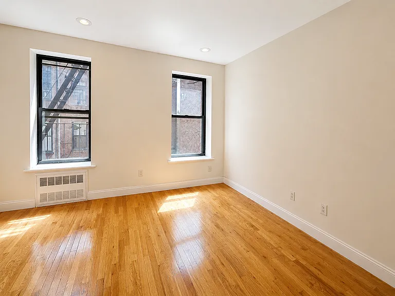 352 W 46th St #2C — Photo 4