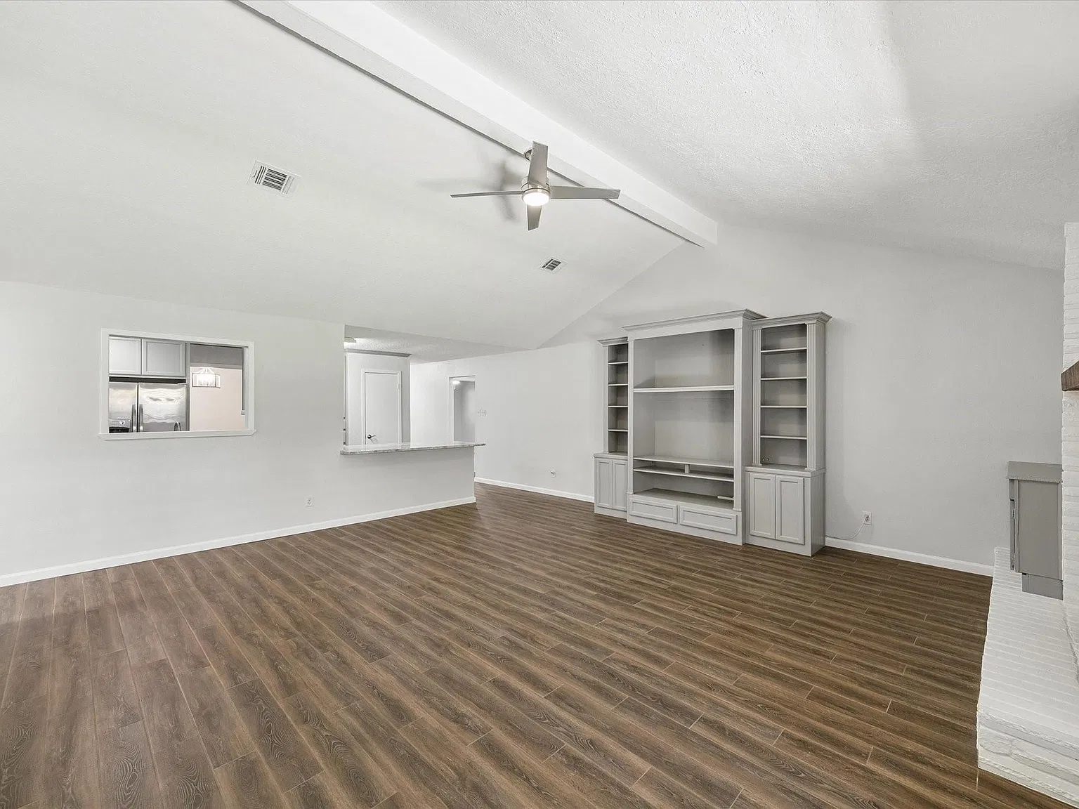 3 bed, 2.0 bath, 2063 sqft, $2,450 — Photo 4