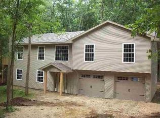 8927 Hickory Hollow Ct, Dubuque, IA 52003