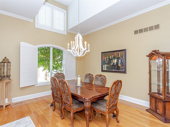 5th image of 1209 Club View Dr