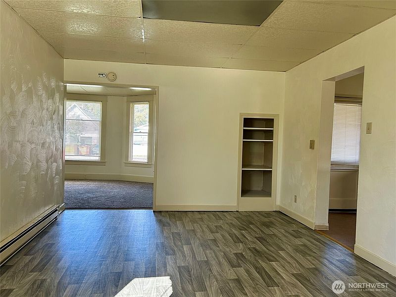 5th image of 2428 Pacific Avenue