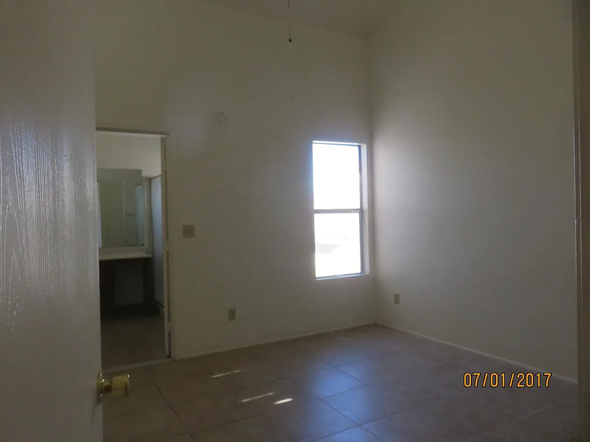 1462 W Calle Gallego — Photo 3