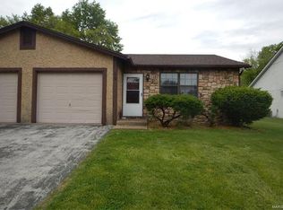 12 Chase Park Dr, Belleville, IL 62226